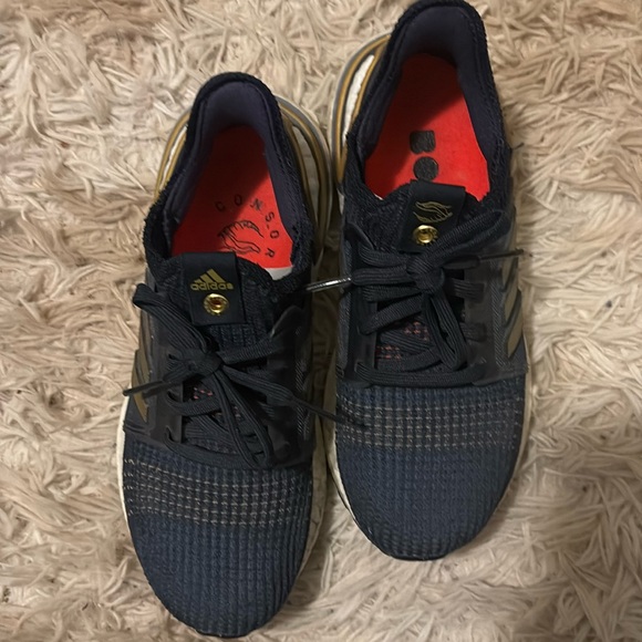 ADIDAS Boost Consortium in Navy/Gold Women’s 5 (Men’s 4) - Picture 4 of 6